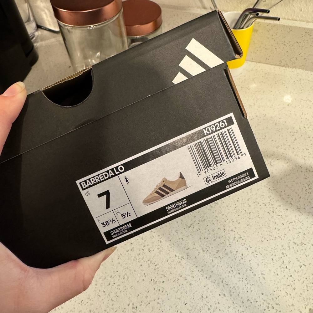 NWT: Adidas Barreda Lo Sneaker - Picture 5 of 5